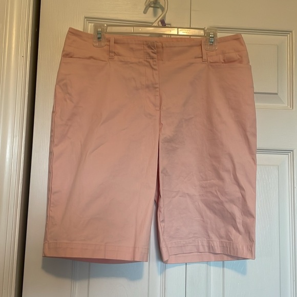 Talbots Pants - Talbots 10 light pink walking shorts front/back pockets cotton/spandex feminine